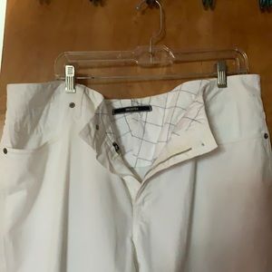 INCOTEX NWT men’s white cotton jeans.Great material & great piece to add 2UR WRD